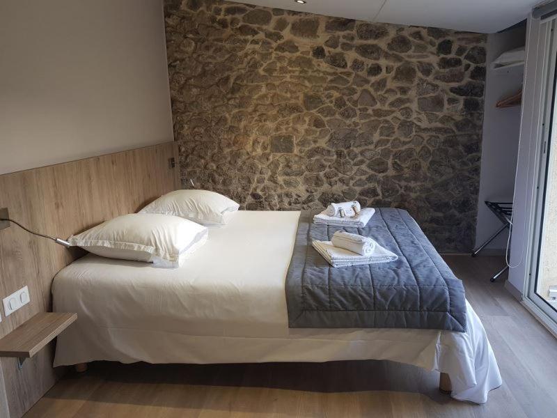 Hotel L'Oustau De La Font Reilhanette Room photo
