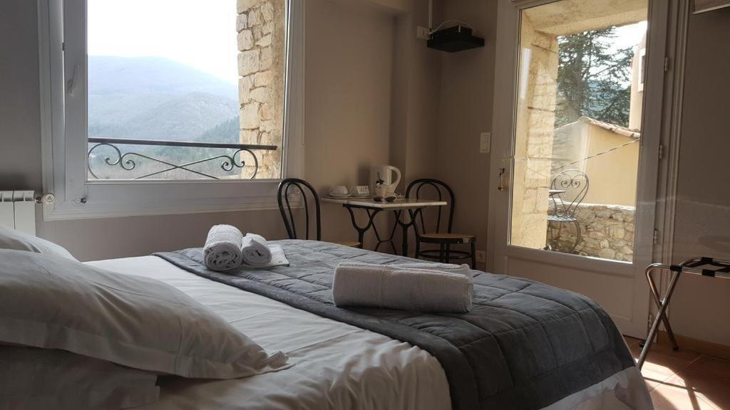 Hotel L'Oustau De La Font Reilhanette Room photo